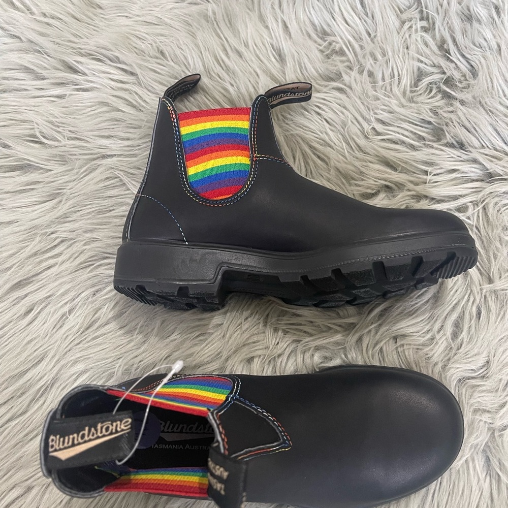 Blundstone Black Boots with Multicolor Elastic - Picture 3 of 5